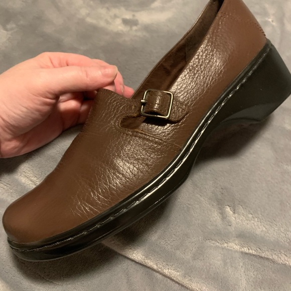 ❤️CLARKS LADIES SIZE 9M BROWN LEATHER SHOES ARE COMFY AND LOOK BRAND NEW!❤️ - Picture 7 of 10
